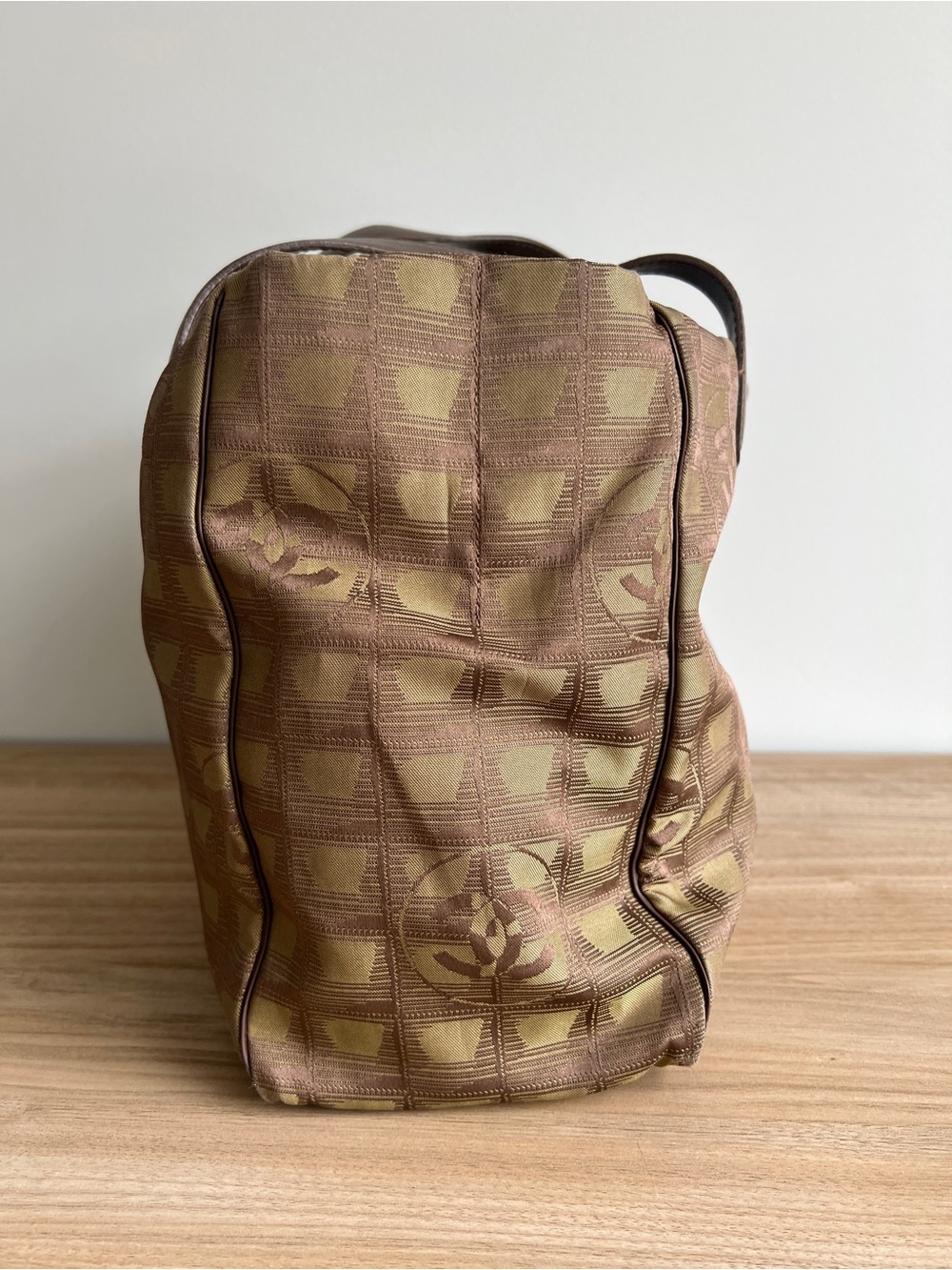 CHANEL Vintage “New Travel” Chocolate Bar Nylon Tote Bag - Picture 5 of 14